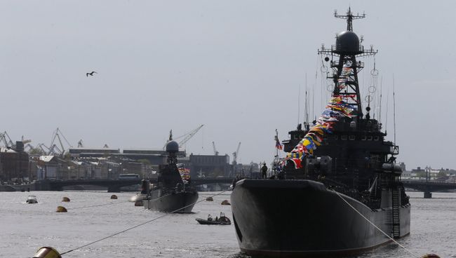 Корабли Военно-Морского флота России участвуют в праздновании Дня Победы в Санкт-Петербурге. Архивное фото Корабли Военно-Морского флота России участвуют в праздновании Дня Победы в Санкт-Петербурге. Архивное фото