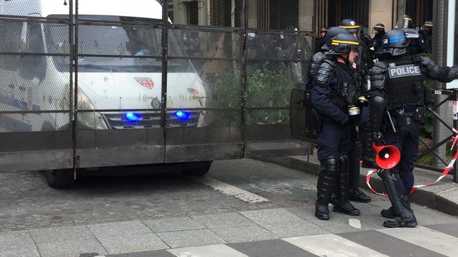 Акция протеста против выборов в Париже
