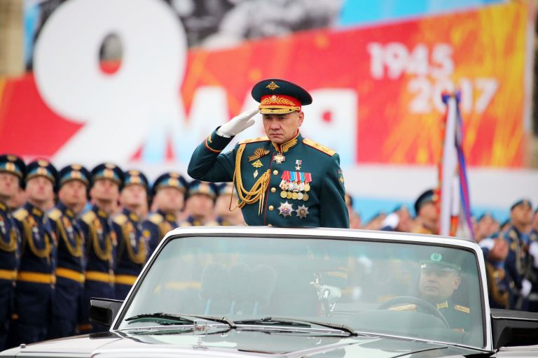 Министр обороны РФ генерал армии Сергей Шойгу во время военного парада на Красной площади в честь 72-й годовщины Победы в Великой Отечественной войне 1941-1945 годов Министр обороны РФ генерал армии Сергей Шойгу во время военного парада на Красной площади в честь 72-й годовщины Победы в Великой Отечественной войне 1941-1945 годов