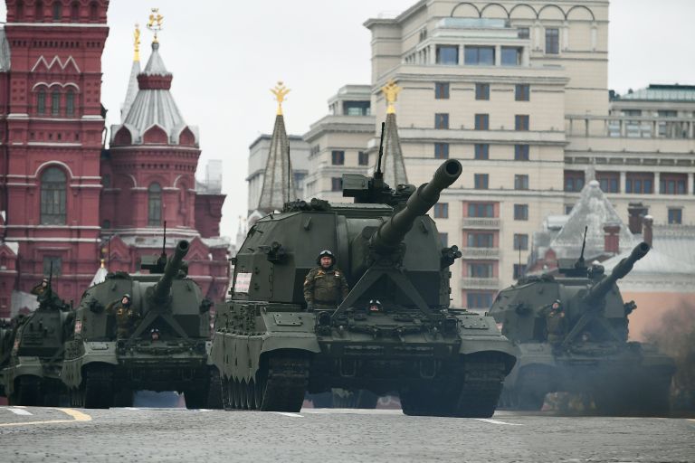 Самоходная артиллерийская установка (САУ) Мста-С на военном параде на Красной площади, посвященном 72-й годовщине Победы в Великой Отечественной войне 1941-1945 годов Самоходная артиллерийская установка (САУ) Мста-С на военном параде на Красной площади, посвященном 72-й годовщине Победы в Великой Отечественной войне 1941-1945 годов