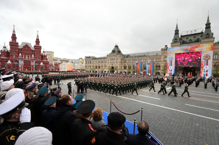 Военнослужащие во время военного парада в Москве, посвящённого 72-й годовщине Победы в Великой Отечественной войне 1941-1945 годов Военнослужащие во время военного парада в Москве, посвящённого 72-й годовщине Победы в Великой Отечественной войне 1941-1945 годов