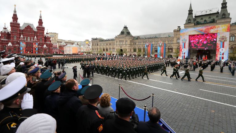 Военнослужащие во время военного парада в Москве, посвящённого 72-й годовщине Победы в Великой Отечественной войне 1941-1945 годов Военнослужащие во время военного парада в Москве, посвящённого 72-й годовщине Победы в Великой Отечественной войне 1941-1945 годов