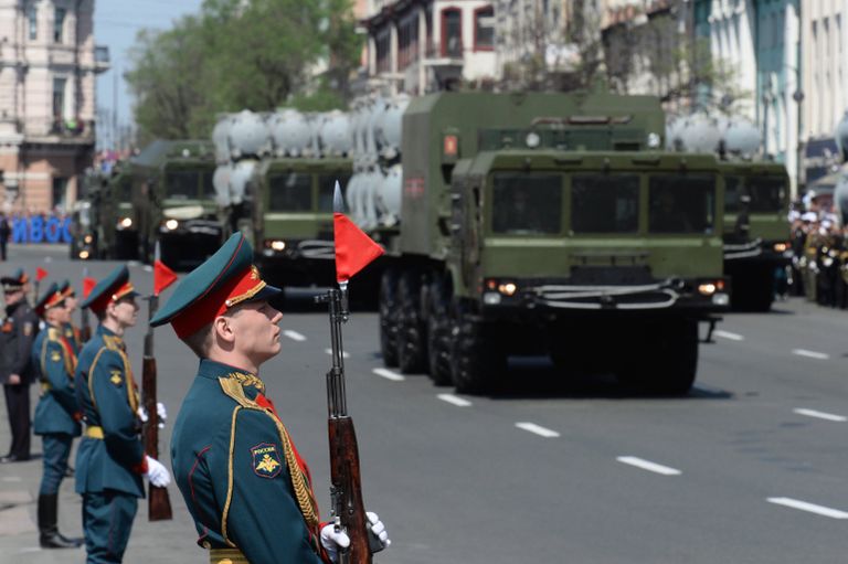 Береговой ракетный комплекс Бал во время военного парада во Владивостоке, посвящённого 72-й годовщине Победы в Великой Отечественной войне 1941-1945 годов Береговой ракетный комплекс Бал во время военного парада во Владивостоке, посвящённого 72-й годовщине Победы в Великой Отечественной войне 1941-1945 годов