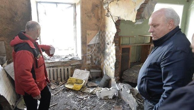 На месте обрушения стены и части кровли жилого дома на станции Аскиз, Хакасия На месте обрушения стены и части кровли жилого дома на станции Аскиз, Хакасия