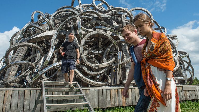 В Никола-Ленивце можно встретить и Вселенский разум В Никола-Ленивце можно встретить и Вселенский разум