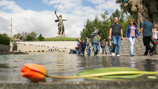 На Мамаевом кургане в День Победы открылась Аллея России На Мамаевом кургане в День Победы открылась Аллея России