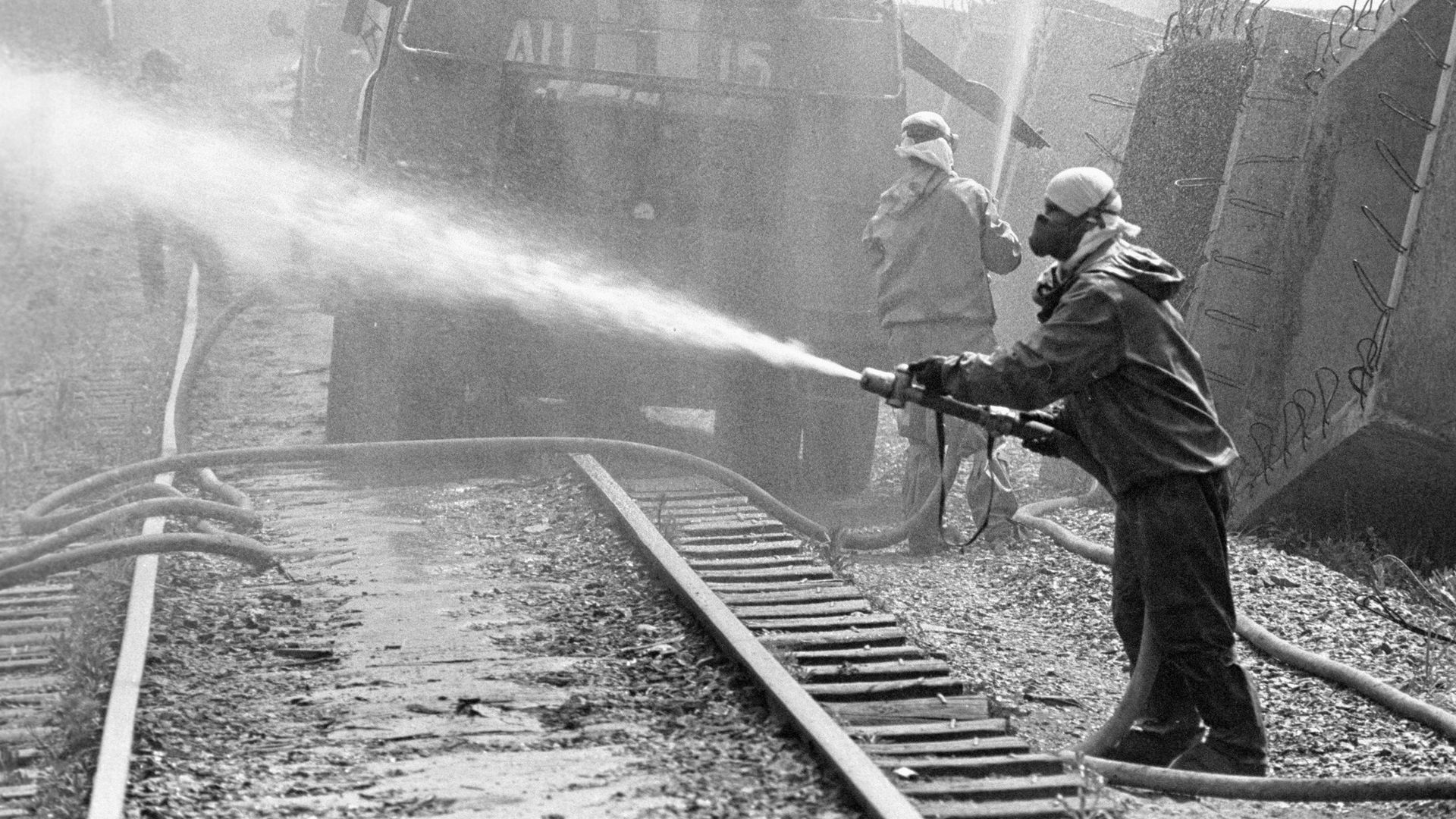 Дезактивация территории Чернобыльской атомной электростанции. 26 апреля 1986 Дезактивация территории Чернобыльской атомной электростанции. 26 апреля 1986 - РИА Новости, 1920, 26.04.2021