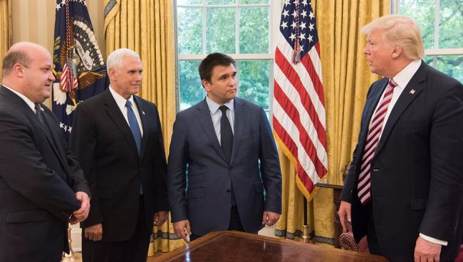 Президент США Дональд Трамп, вице-президент Майкл Пенс и министр иностранных дел Украины Павел Климкин Президент США Дональд Трамп, вице-президент Майкл Пенс и министр иностранных дел Украины Павел Климкин