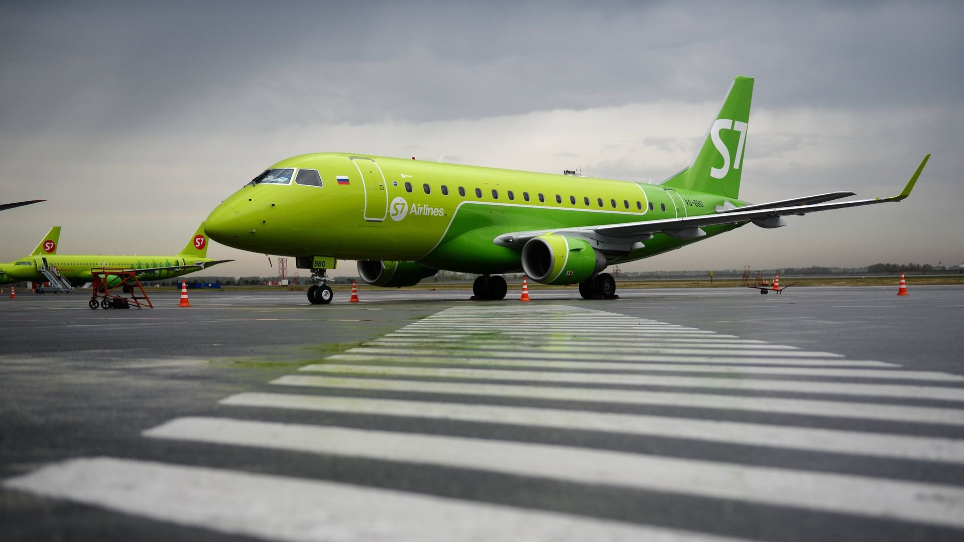 Самолет авиакомпании S7 Airlines в Новосибирске - РИА Новости, 1920, 10.12.2024