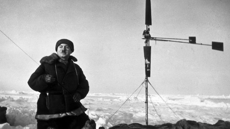 Папанин Иван Дмитриевич, начальник станции Северный полюс–1 Папанин Иван Дмитриевич, начальник станции Северный полюс–1