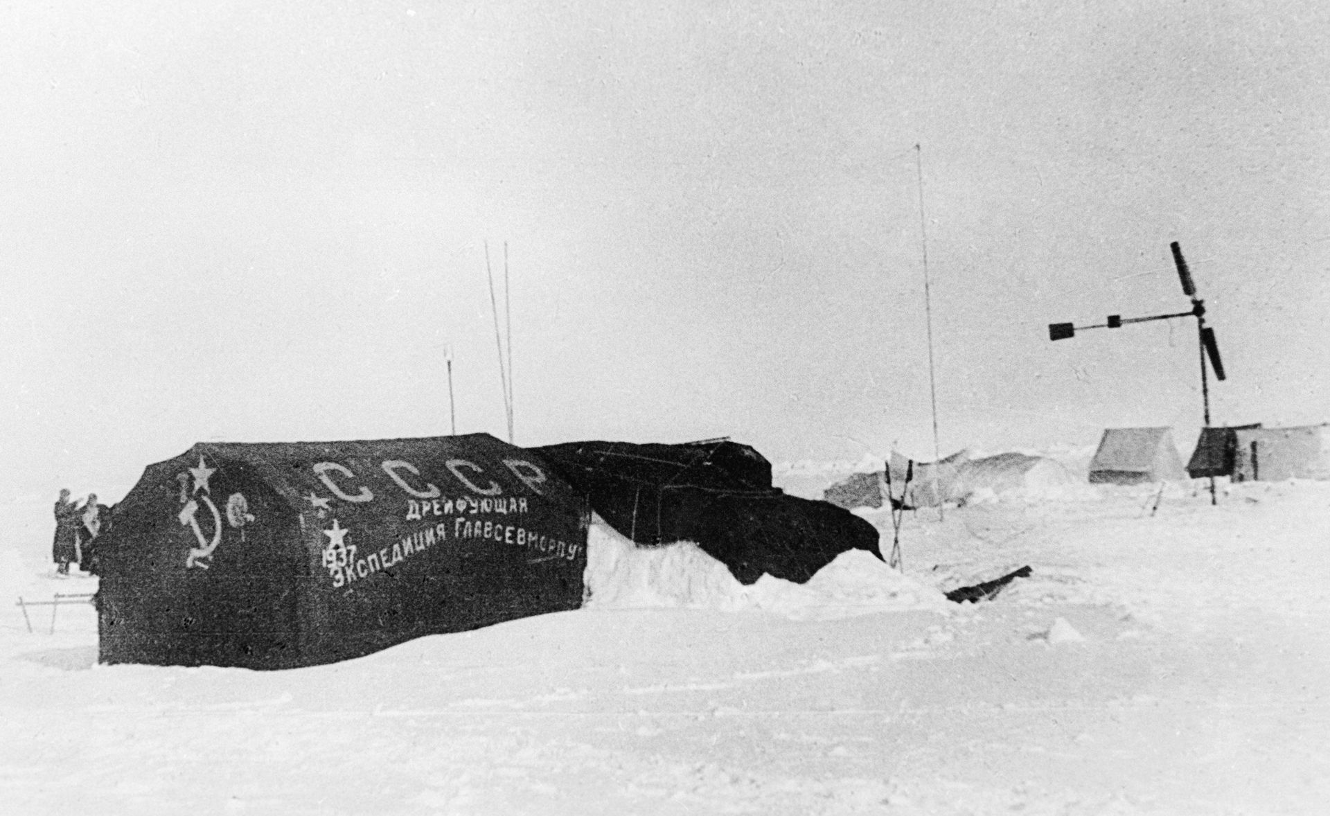 Северный полюс-1 - первая в мире советская полярная научно-исследовательская дрейфующая станция Северный полюс-1 - первая в мире советская полярная научно-исследовательская дрейфующая станция - РИА Новости, 1920, 28.12.2020