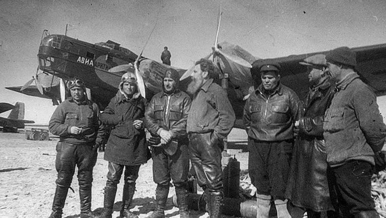 Руководитель и пилоты самолетов экспедиции Северный Полюс-1 Руководитель и пилоты самолетов экспедиции Северный Полюс-1