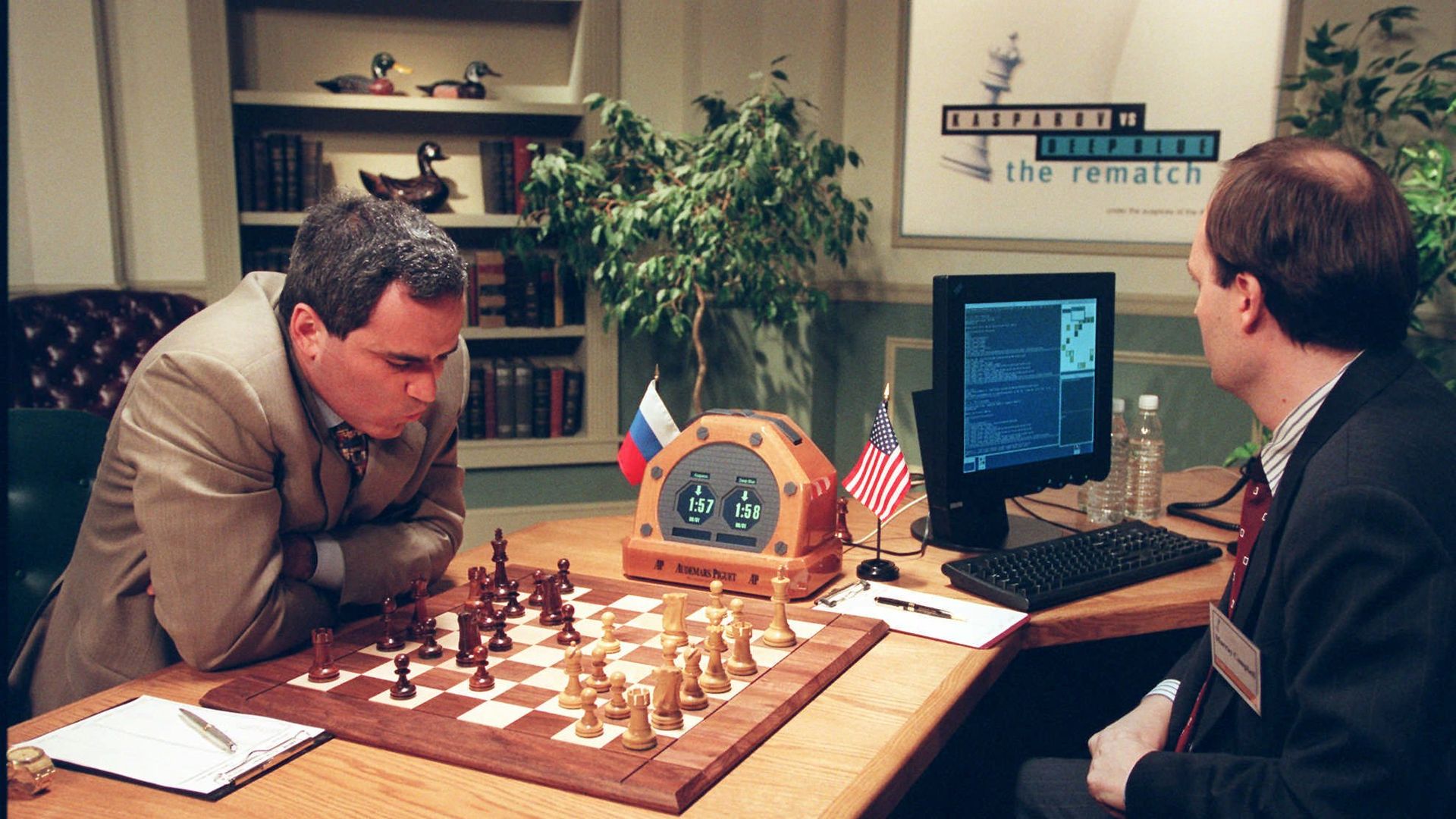 Гарри Каспаров во время игры против компьютера IBM Deep Blue в Нью-Йорке. 4 мая 1997 года Гарри Каспаров во время игры против компьютера IBM Deep Blue в Нью-Йорке. 4 мая 1997 года - РИА Новости, 1920, 11.05.2022