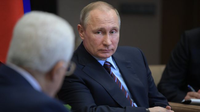 11 мая 2017. Президент РФ Владимир Путин во время встречи с президентом государства Палестина Махмудом Аббасом. Архивное фото 11 мая 2017. Президент РФ Владимир Путин во время встречи с президентом государства Палестина Махмудом Аббасом. Архивное фото