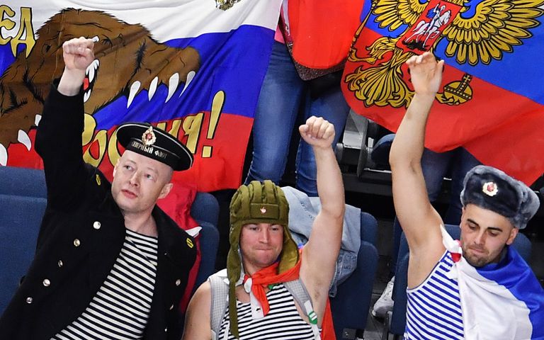 Российские болельщики во время матча группового этапа чемпионата мира по хоккею 2017 между сборными командами России и Дании Российские болельщики во время матча группового этапа чемпионата мира по хоккею 2017 между сборными командами России и Дании
