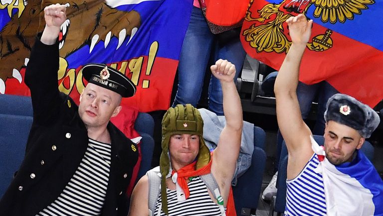 Российские болельщики во время матча группового этапа чемпионата мира по хоккею 2017 между сборными командами России и Дании Российские болельщики во время матча группового этапа чемпионата мира по хоккею 2017 между сборными командами России и Дании