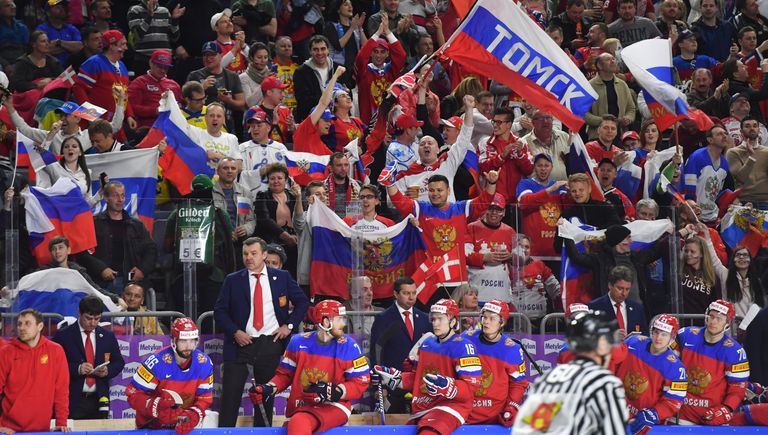 Российские болельщики во время матча группового этапа чемпионата мира по хоккею 2017 между сборными командами России и Дании Российские болельщики во время матча группового этапа чемпионата мира по хоккею 2017 между сборными командами России и Дании