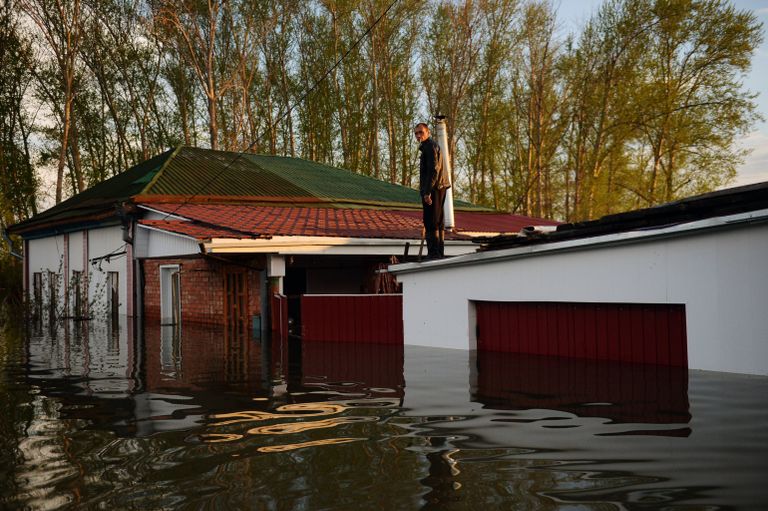 Частный дом в городе Ишим Тюменской области, подтопленный в результате сильного поднятия воды в реках Ишим и Карасуль Частный дом в городе Ишим Тюменской области, подтопленный в результате сильного поднятия воды в реках Ишим и Карасуль