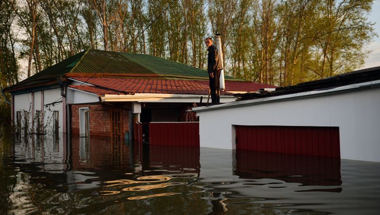 Частный дом в городе Ишим Тюменской области, подтопленный в результате сильного поднятия воды в реках Ишим и Карасуль Частный дом в городе Ишим Тюменской области, подтопленный в результате сильного поднятия воды в реках Ишим и Карасуль