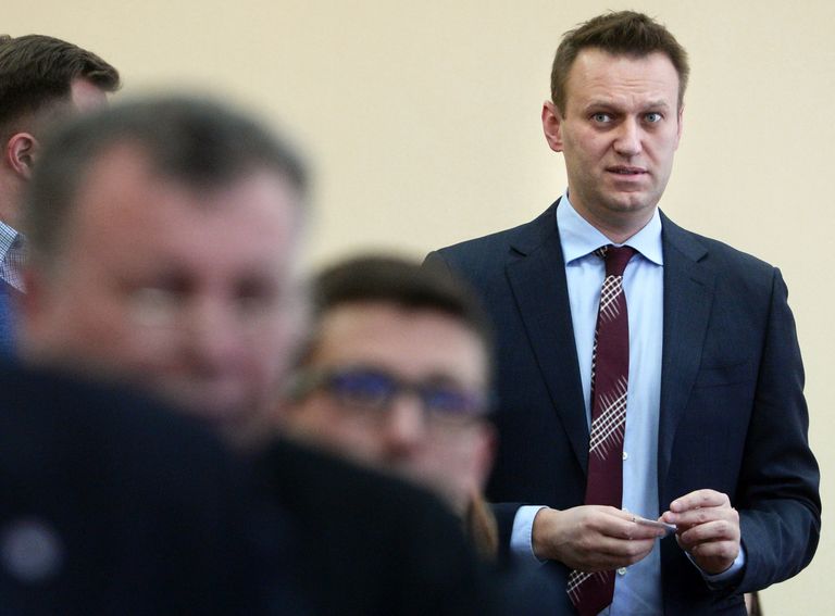 Политик Алексей Навальный на съезде объединенного демократического движения Солидарность. Февраль 2017 года Политик Алексей Навальный на съезде объединенного демократического движения Солидарность. Февраль 2017 года