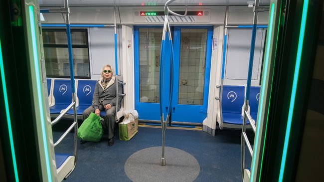 Женщина в метро Женщина в метро