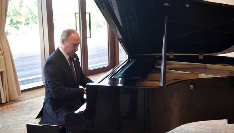 Президент РФ Владимир Путин перед началом российско-китайских переговоров в рамках Международного форума Один пояс, один путь. 14 мая 2017 Президент РФ Владимир Путин перед началом российско-китайских переговоров в рамках Международного форума Один пояс, один путь. 14 мая 2017