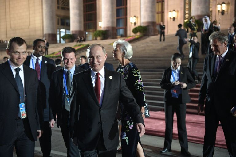 Президент РФ Владимир Путин у Дома народных собраний в Пекине. 14 мая 2017 Президент РФ Владимир Путин у Дома народных собраний в Пекине. 14 мая 2017
