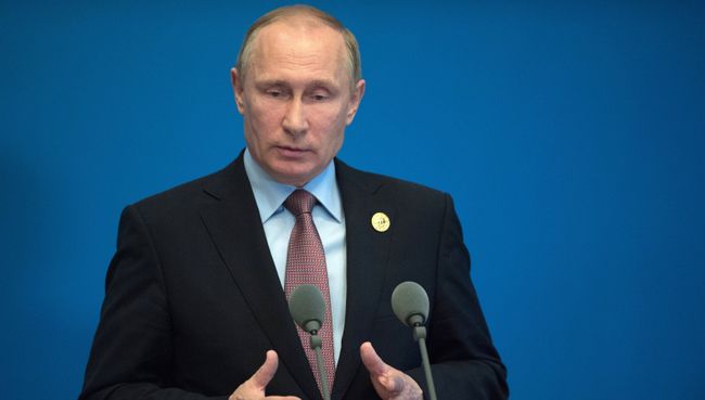 Президент РФ Владимир Путин во время пресс подхода к российским СМИ по итогам участия в Международном форуме Один пояс, один путь. 15 мая 2017 Президент РФ Владимир Путин во время пресс подхода к российским СМИ по итогам участия в Международном форуме Один пояс, один путь. 15 мая 2017