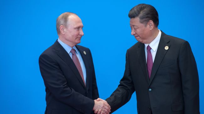 Президент РФ Владимир Путин и председатель Китайской Народной Республики Си Цзиньпин во время форума Один пояс, один путь в Пекине. 15 мая 2017 Президент РФ Владимир Путин и председатель Китайской Народной Республики Си Цзиньпин во время форума Один пояс, один путь в Пекине. 15 мая 2017