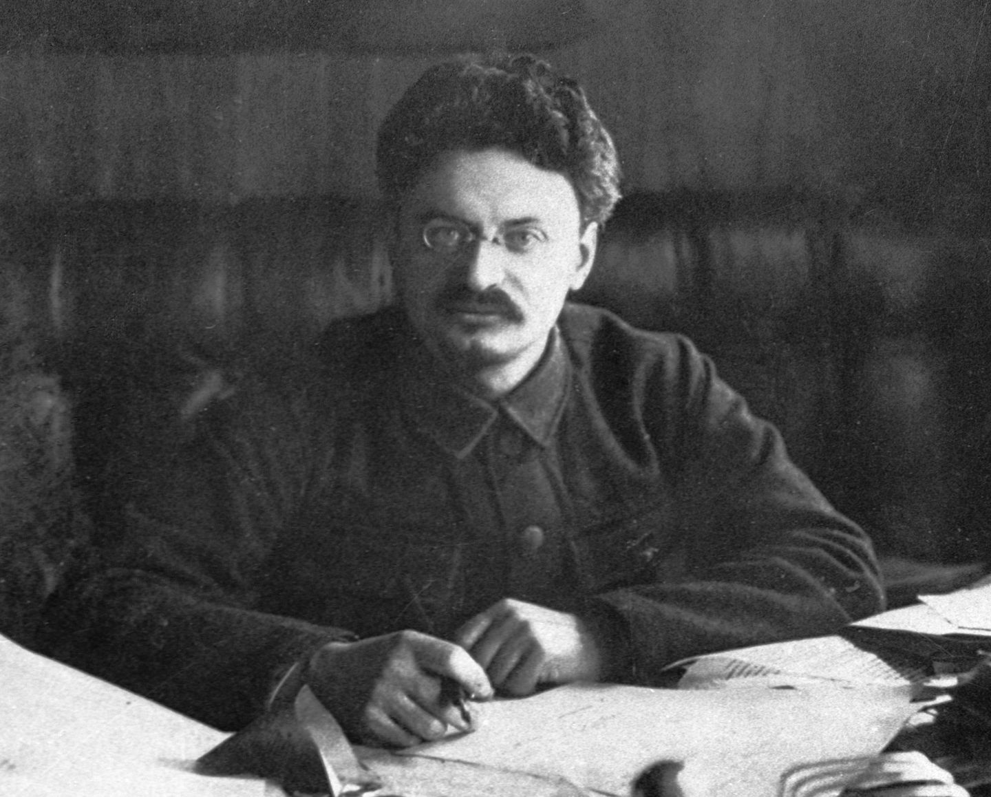 Лев Давидович Троцкий политический и государственный деятель, председатель Революционного военного совета РСФСР. 1920 год Лев Давидович Троцкий политический и государственный деятель, председатель Революционного военного совета РСФСР. 1920 год