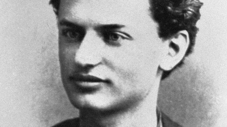 Лев Давидович Троцкий (Лейба Бронштейн 1879-1840), политический и государственный деятель РСФСР. 1897 год Лев Давидович Троцкий (Лейба Бронштейн 1879-1840), политический и государственный деятель РСФСР. 1897 год