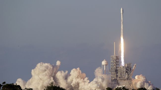 Старт ракеты Falcon 9. Архивное фото