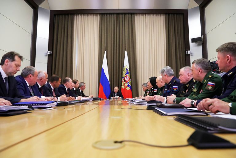 Президент РФ Владимир Путин провел совещание с руководителями Минобороны и ОПК, 16 мая 2017 Президент РФ Владимир Путин провел совещание с руководителями Минобороны и ОПК, 16 мая 2017