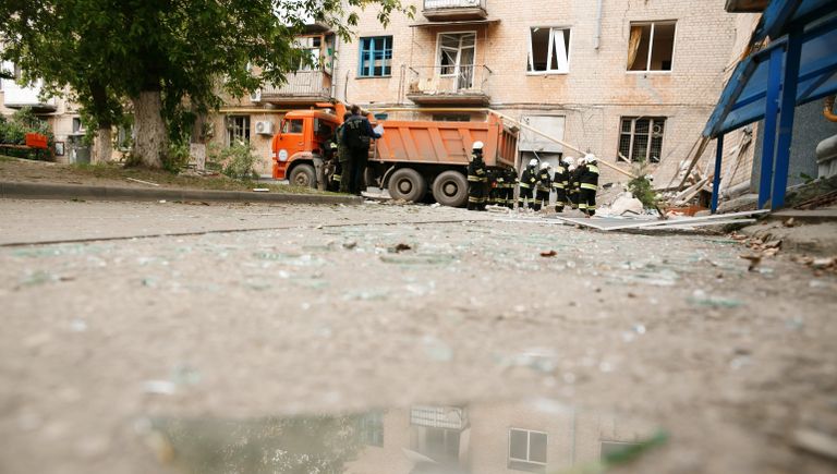 Во дворе жилого дома в Волгограде, в котором произошел взрыв бытового газа Во дворе жилого дома в Волгограде, в котором произошел взрыв бытового газа