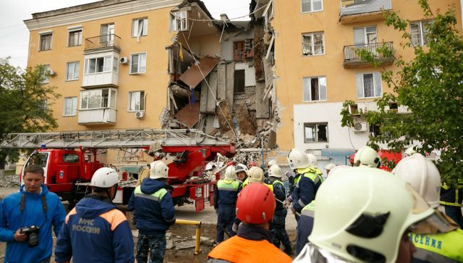 На месте взрыва бытового газа в жилом доме в Волгограде