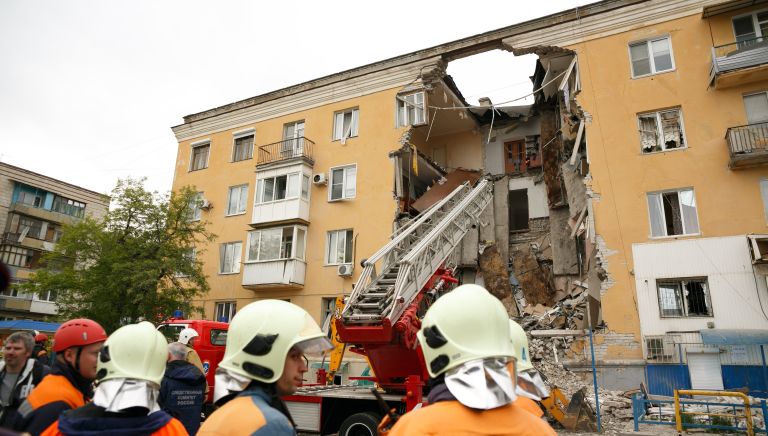 На месте взрыва бытового газа в жилом доме в Волгограде На месте взрыва бытового газа в жилом доме в Волгограде