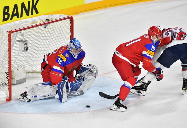 Вратарь сборной России Андрей Василевский в матче группового этапа чемпионата мира по хоккею 2017 между сборными командами России и США Вратарь сборной России Андрей Василевский в матче группового этапа чемпионата мира по хоккею 2017 между сборными командами России и США