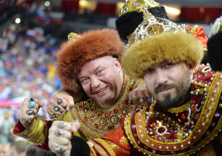 Болельщики во время матча группового этапа чемпионата мира по хоккею 2017 между сборными командами России и США Болельщики во время матча группового этапа чемпионата мира по хоккею 2017 между сборными командами России и США