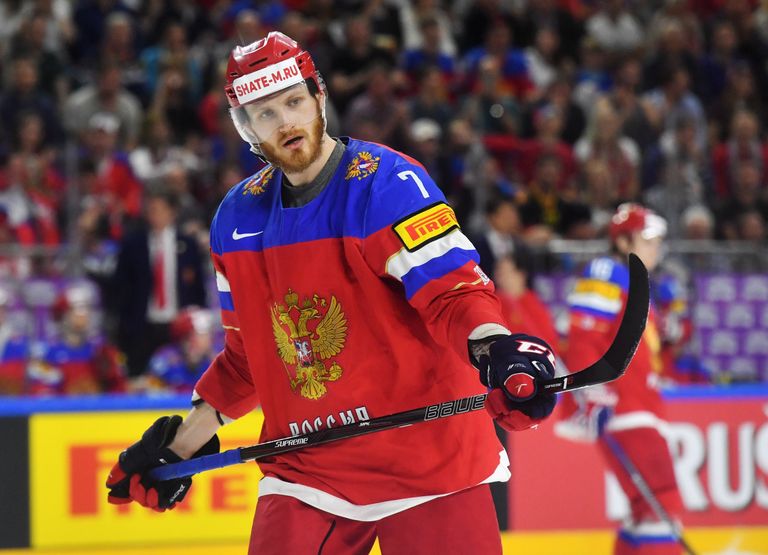 Игрок сборной России Иван Телегин в матче группового этапа чемпионата мира по хоккею 2017 между сборными командами России и США Игрок сборной России Иван Телегин в матче группового этапа чемпионата мира по хоккею 2017 между сборными командами России и США