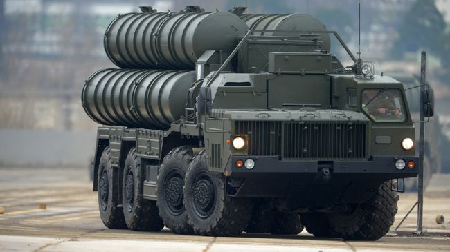 Зенитный ракетный комплекс С-400. Архивное фото Зенитный ракетный комплекс С-400. Архивное фото