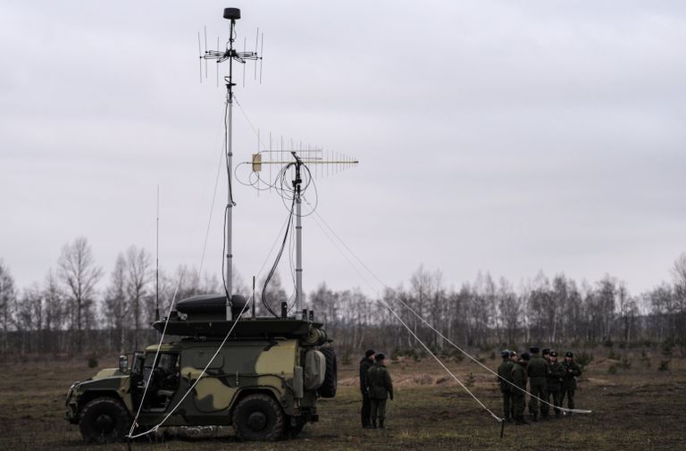 Комплекс радиоподавления Леер-2 на базе автомобиля Тигр во время демонстрации на полигоне Бабино в Тульской области