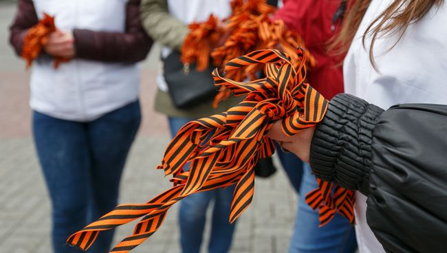 Раздача георгиевсих ленточек накануне годовщины Победы в ВОВ Раздача георгиевсих ленточек накануне годовщины Победы в ВОВ