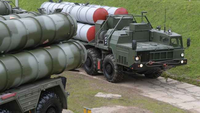 Зенитные ракетные комплексы С-400 Триумф. Архивное фото Зенитные ракетные комплексы С-400 Триумф. Архивное фото