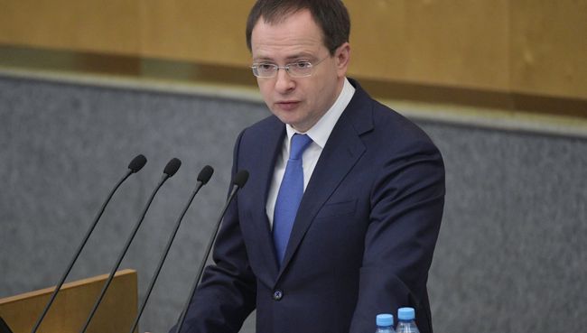 Министр культуры РФ Владимир Мединский выступает на пленарном заседании Государственной Думы РФ. 17 мая 2017 Министр культуры РФ Владимир Мединский выступает на пленарном заседании Государственной Думы РФ. 17 мая 2017