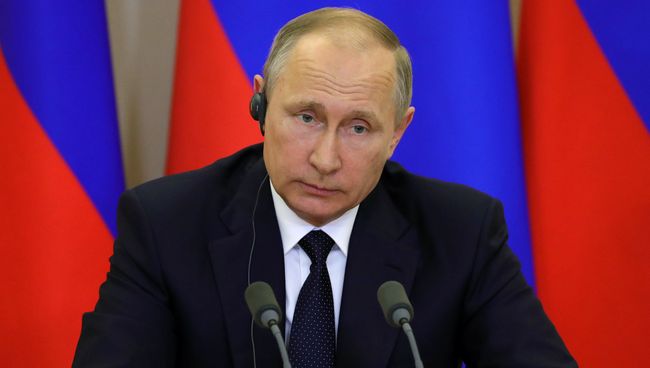 Президент РФ Владимир Путин во время совместной с председателем Совета министров Италии Паоло Джентилони пресс-конференции по итогам встречи в Сочи. 17 мая 2017