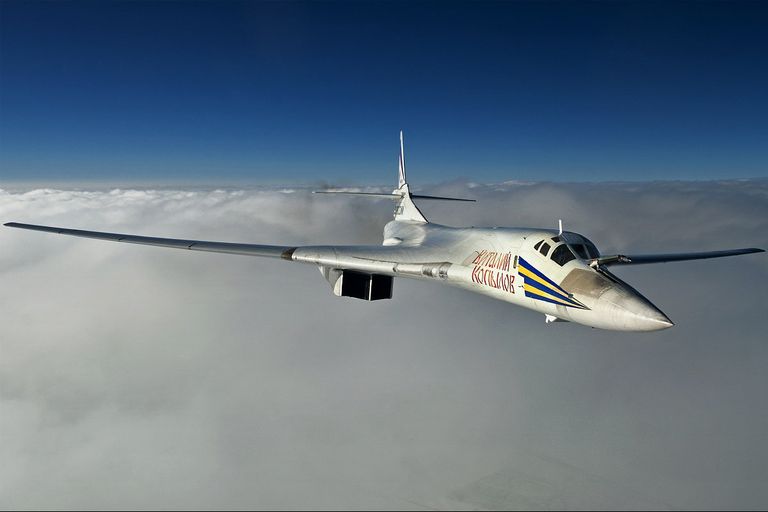 Cтратегический бомбардировщик-ракетоносец Ту-160 Cтратегический бомбардировщик-ракетоносец Ту-160