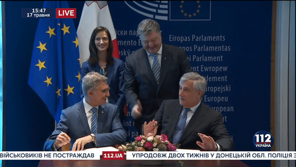 Порошенко эмоционально отреагировал на введение безвиза Порошенко эмоционально отреагировал на введение безвиза