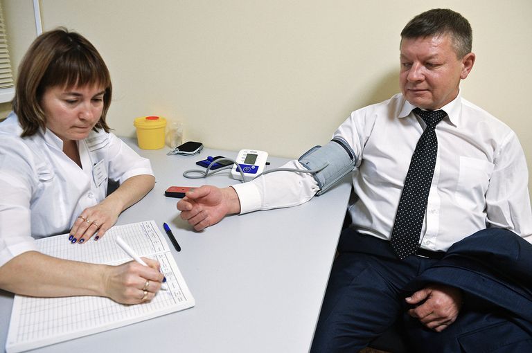 Если у пациента в возрасте 50-55 лет в семье есть близкие родственники-гипертоники, то на 99,9% он — формирующийся гипертоник