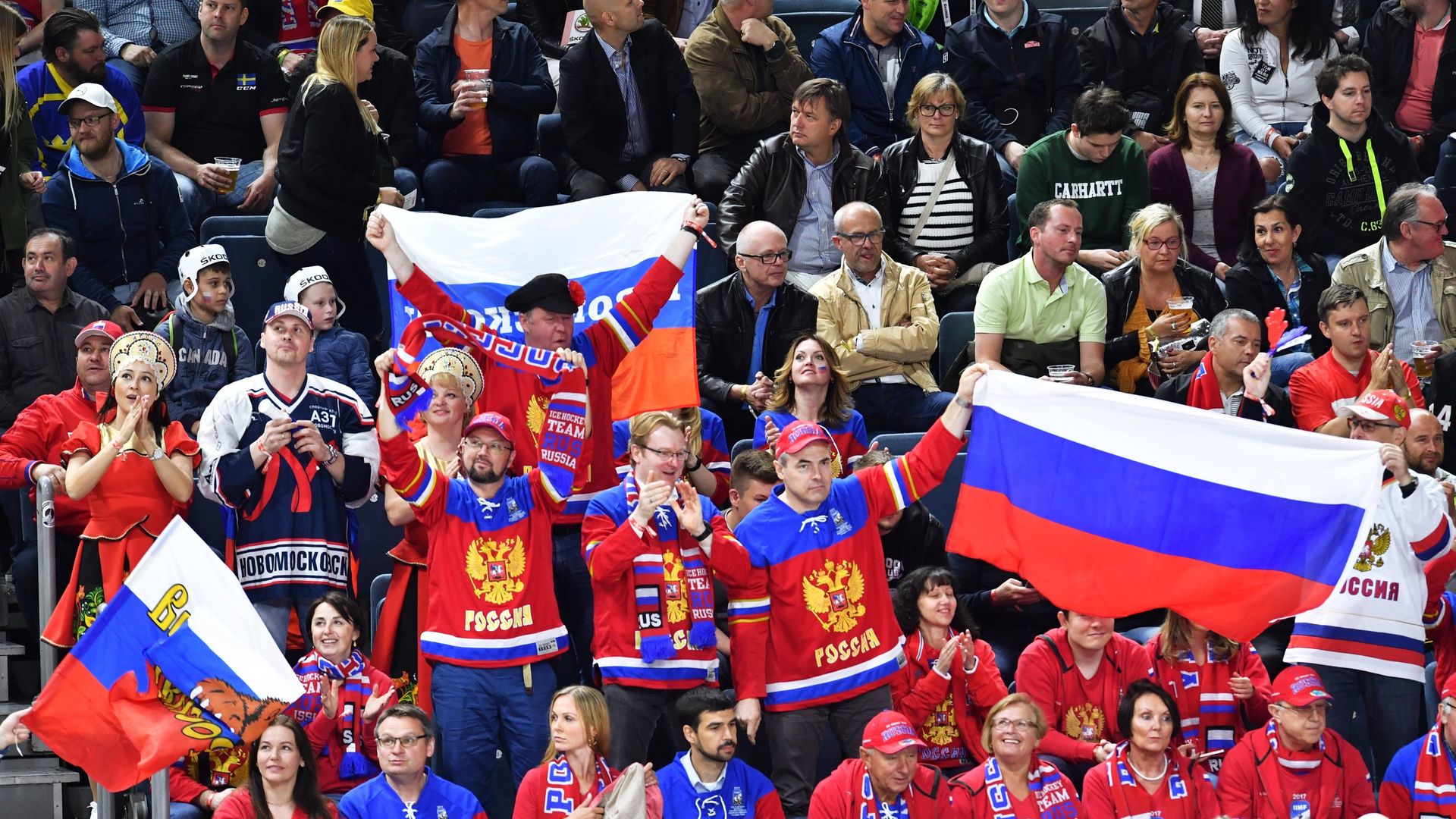 Болельщики сборной России на полуфинальном матче чемпионата мира по хоккею 2017 между сборными командами Канады и России Болельщики сборной России на полуфинальном матче чемпионата мира по хоккею 2017 между сборными командами Канады и России - РИА Новости, 1920, 12.05.2024
