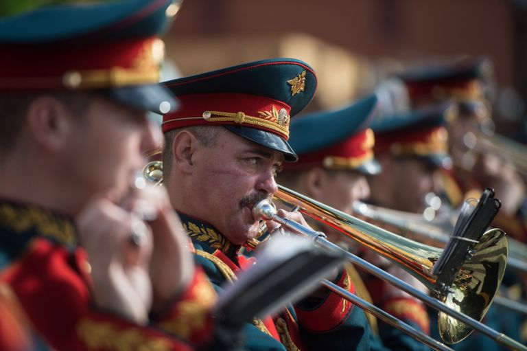Музыканты военного оркестра 154-го отдельного комендантского Преображенский полка во время открытия концертной программы Военные оркестры в парках Музыканты военного оркестра 154-го отдельного комендантского Преображенский полка во время открытия концертной программы Военные оркестры в парках